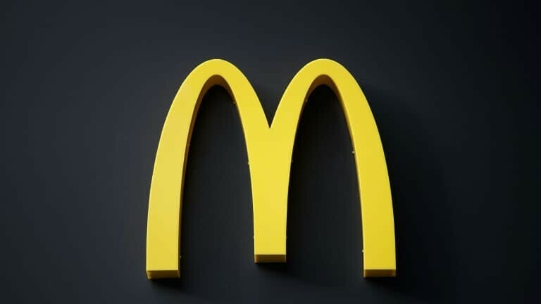 BFMTV's tweet photo. Guerre à Gaza: McDonald's rachète les 225 restaurants franchisés en Israël
https://t.co/Yrpi11tZNo https://t.co/x7pYHUk5XM