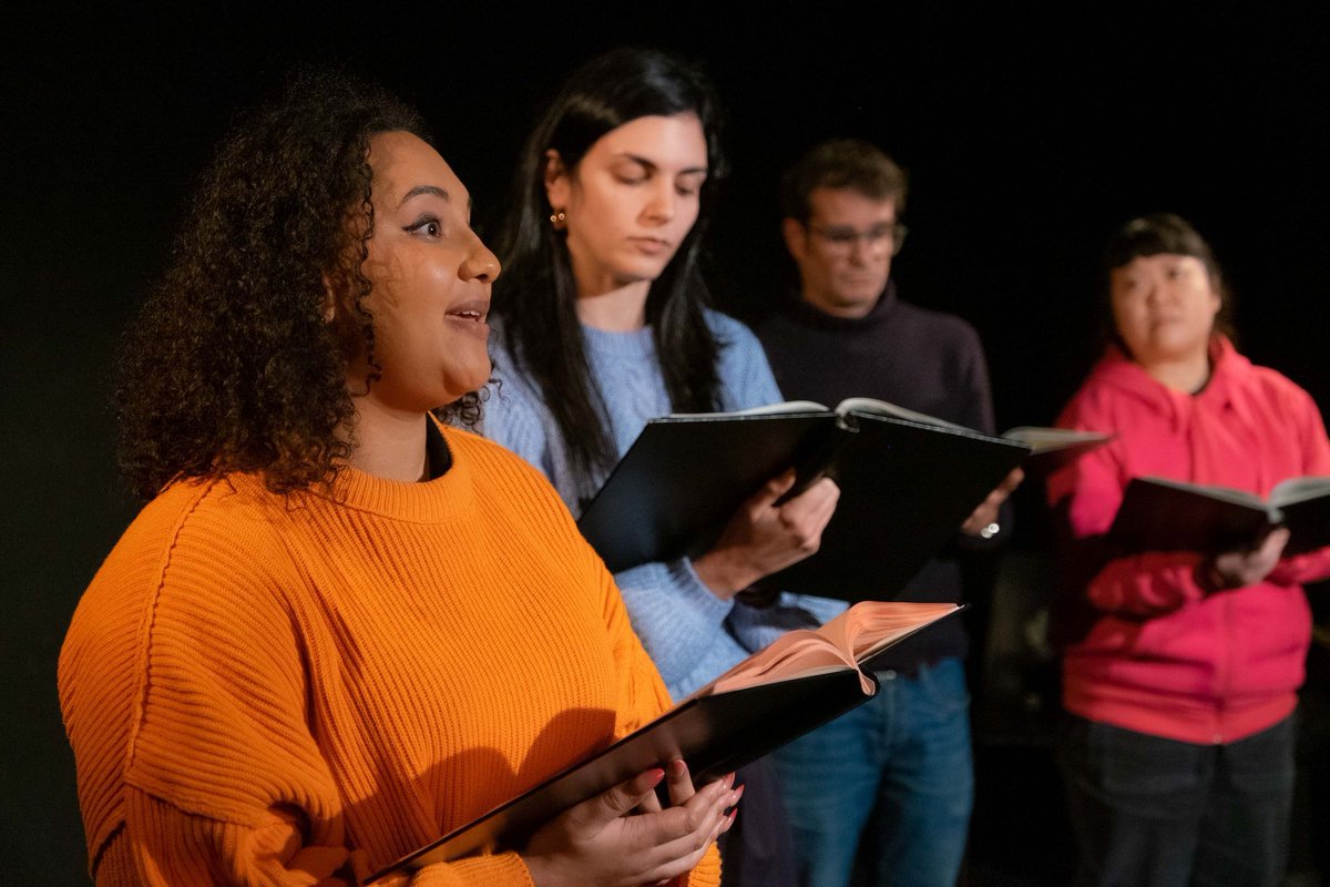 There’s still time to apply for our #Theatre #Translator Mentorship. 📝 Are you passionate about languages and theatre? This mentorship might be for YOU! ⏰ Applications close Thursday 16 May. #TheatreInTranslation 🧵 1/2