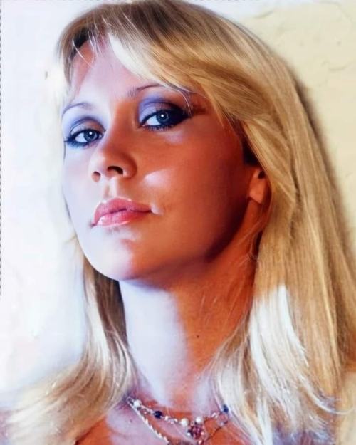 HAPPY BIRTHDAY DEAR AGNETHA
WISH YOU A VERY HAPPY YEAR AND EVERY THING, I LOVE YOU SOO MUCH 😍🦋🌹#ABBA #AGNETHAFÄLTSKOG #BENNYANDERSSON #ANNIFRIDLYNGSTAD #BJORNULVAEUS #BENNYANDERSSON #ANNIFRIDLYNGSTAD #70S #80S #ABBA #AGNETHAFÄLTSKOG