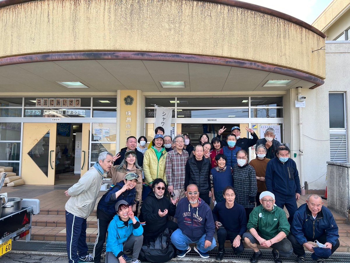 30能登町31珠洲市
仙台 五福星ファミリーのもと炊き出しへ

最高の天気🌞に最高の笑顔が溢れてました

この場所を知らない心ある全ての人達が
めいっぱいそれぞれの場所で幸の連鎖を成してくれる事が
巡り巡ると信じよう

「そういうもんだ」って
この場所で出会えたばぁちゃんが言ってたから🫂🫂🫂