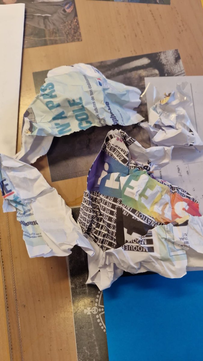 hugo_drapier's tweet photo. Des affiches d’une campagne de l’educ nat contre l’homophobie déchirées. Pas par des élèves, par des profs. Dans une salle des profs. 
Sacs à merde. https://t.co/cRAMPejb5K