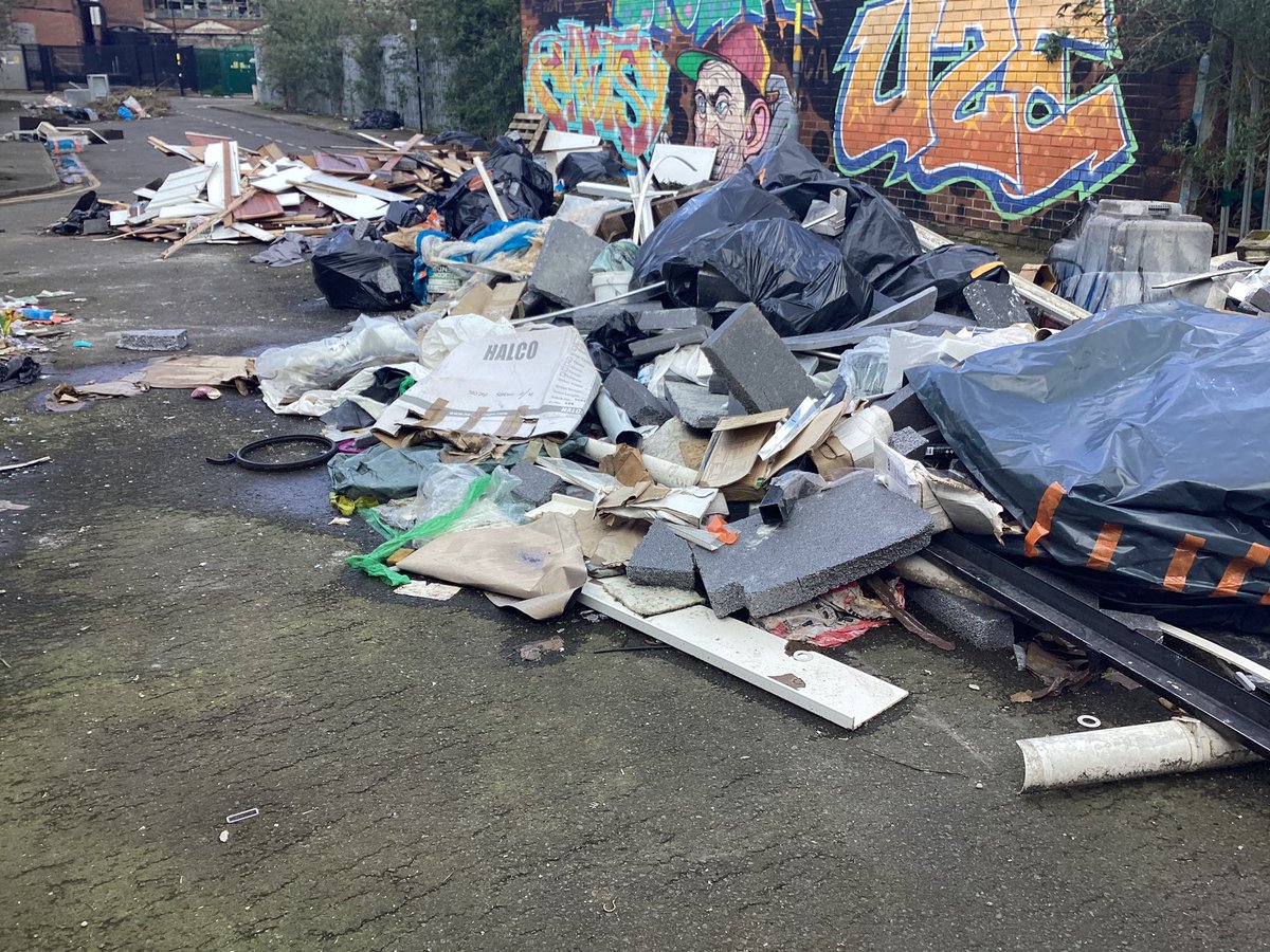 @leedargue Lib Dems walk streets of Brum reporting fly-tipping & problems. @gardensinboots @RadleyRussell @Jonperrybarr @MorriamJan @AyoubKhanPCC @baber007 @brumlibdems @ColinGreenLD @rogerbhx @deborahharries #BordesleyAndHighgateWard #LadywoodConstituency 
Vote Lib Dem for positive change.