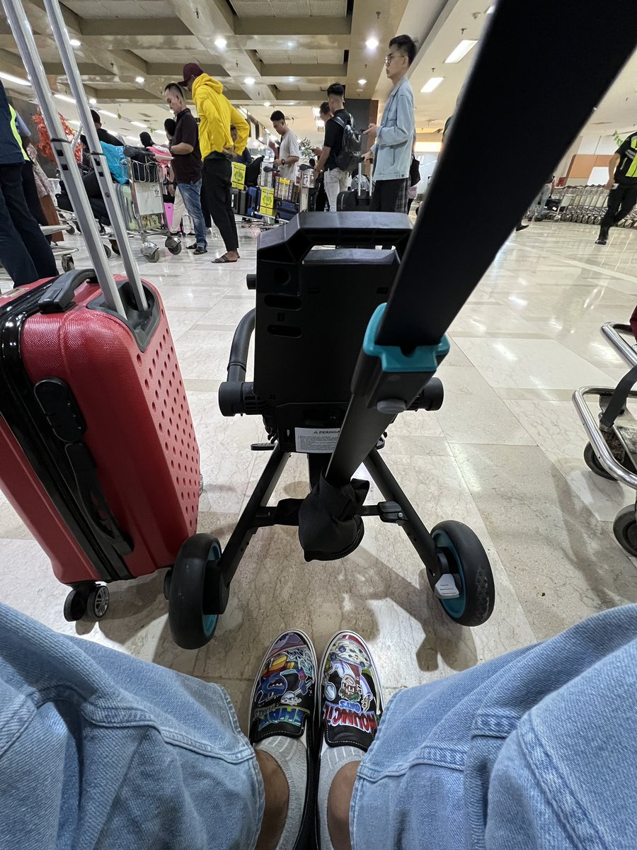 Mudik with special custom shoes from <a href="/nounsweek/">Nouns Week</a> 🤩
