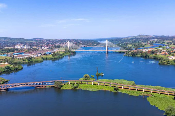 TheEaglee2's tweet image. #BusogaTourism the fact is that Uganda is beautiful #RealizeUganda deserved champions like #Kadaga #VisitUganda for reality.
This is the view of the Nile Bridge in  Jinja.
Beauty beyond understanding.