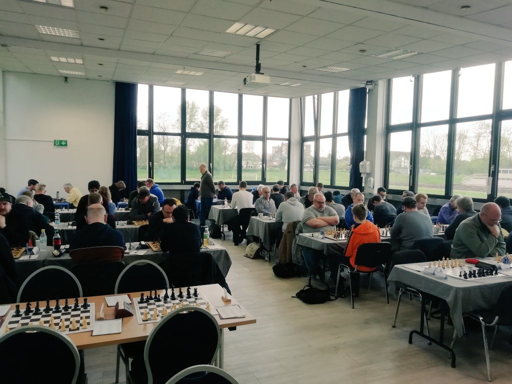 osc_schach's tweet photo. Weiter geht es mit Runde 2 der #RM20! Alle Ergebnisse, Infos und Statistiken finden sich übrigens unter https://t.co/vYI30UYEWb. https://t.co/4hSslV1Jje