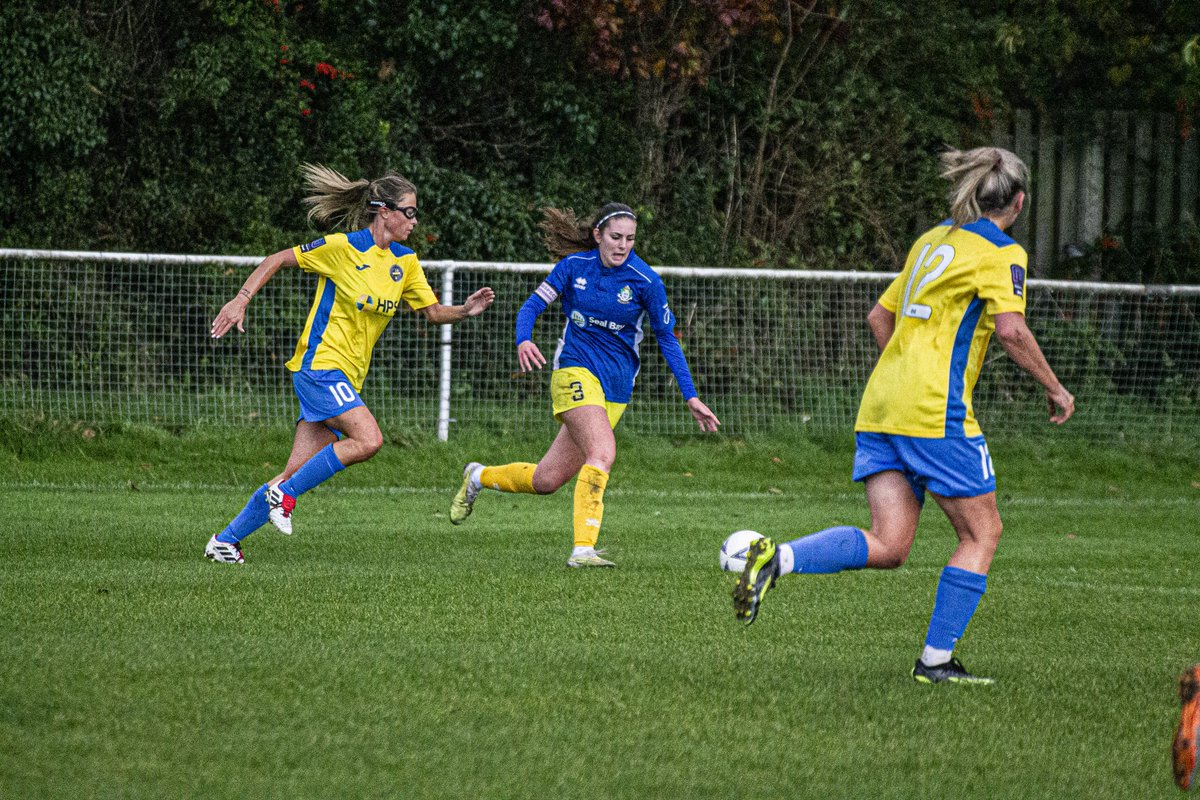 The last time we met @abingdonutdwfc back in November! 

📸 @McGuffin_Media 

#UpTheSeals🦭 
#Selsey
#UTS🦭
#womensfootball
#WeAreNational