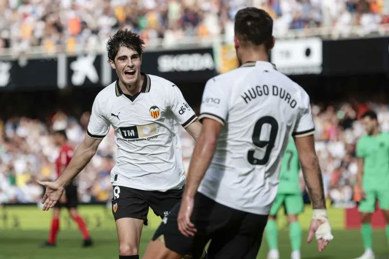 Most of us thought they'd be flirting with relegation after how things went last season, but... '@valenciacf_en proved us all wrong'. @Aeroslavee looks into what has changed. 🔗 t.ly/zC12b #LLL 🧡🇪🇸⚽