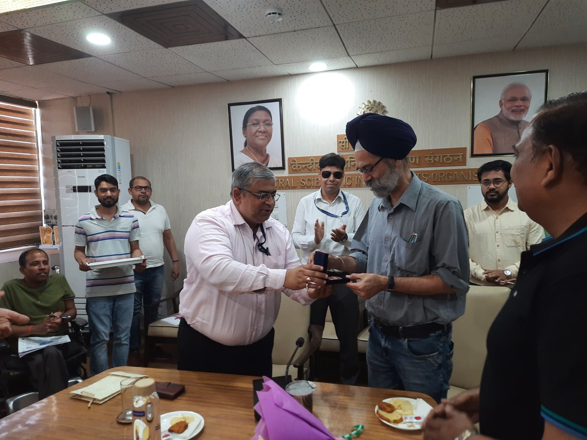 CSIR_CSIO's tweet photo. Dr. Kamlajeet Singh, DG, @SclMohali, visited @CSIR_CSIO  and graced the discussion on the development of a potential semiconductor technology ecosystem in the Chandigarh region. @CSIR_IND @DrNKalaiselvi @PMOIndia @DrJitendraSingh @Semicon_India #semiconductor #Research https://t.co/sMXLr1EpJr