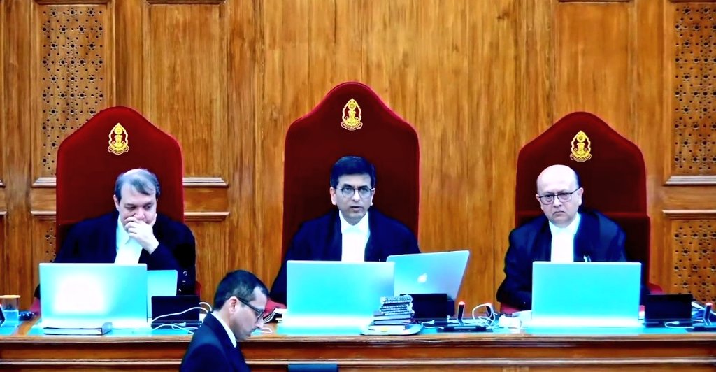 zoo_bear's tweet photo. The Supreme Court stays the Allahabad High Court's judgment which struck down the 'Uttar Pradesh Board of Madarsa Education Act 2004'. Stays the allahabad HC's directions to relocate 17 lack students and 10 thousand madarsa teachers to regular school in state of U.P.  
Prima Facie says HC misconstrued the act.