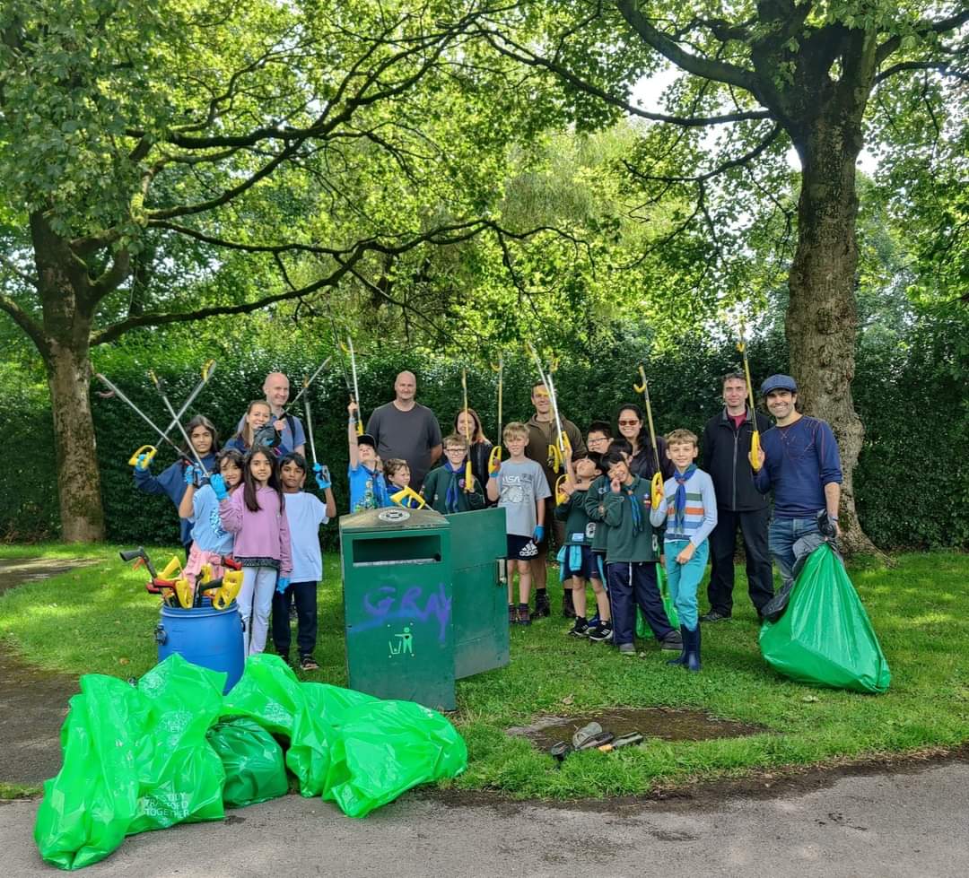 Come and join in with the 'spring clean' of Navigation Park this Sunday from 11am. We will provide litter picking equipment, but if you have a garden fork, please do bring along to help with the digging up of the docks from the wild flower areas. A great 'green gym' activity!