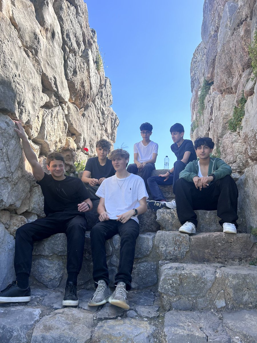 ClassicsMTS's tweet image. exploring the ruins, originally thought to be built by giants, at Tiryns 🪨