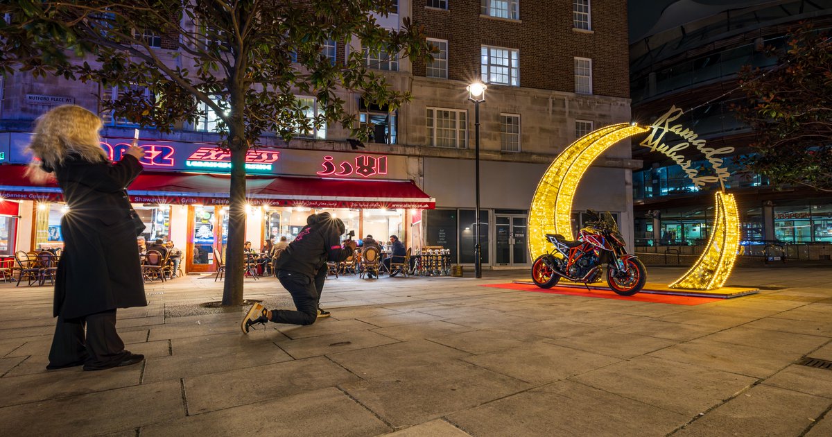 Who says selfie spots are just for people! 🚲

We met a group of <a href="/KTMBikesUK/">KTM Bikes UK</a> enthusiasts when we were out taking photos of our Ramadan selfie spot installation last week. What a backdrop!

<a href="/MarblearchLDN/">Marble Arch London</a> 

#Ramadanlights #Ramadan #selfiespot #London #motorbike #festivelighting