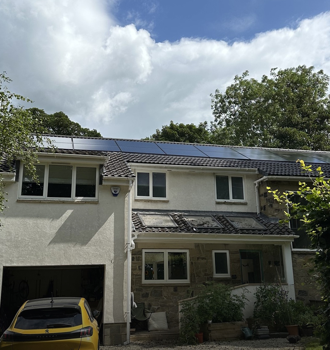 Happy #fusionfriday!
Congratulations to Freddie Maddocks from @P4 Solar!
Thank you for sending these photos of retrofit projects where #roofintegrated PV16-405 M10 panels have been installed allowing homeowners to generate their own solar energy and lower their energy bills.