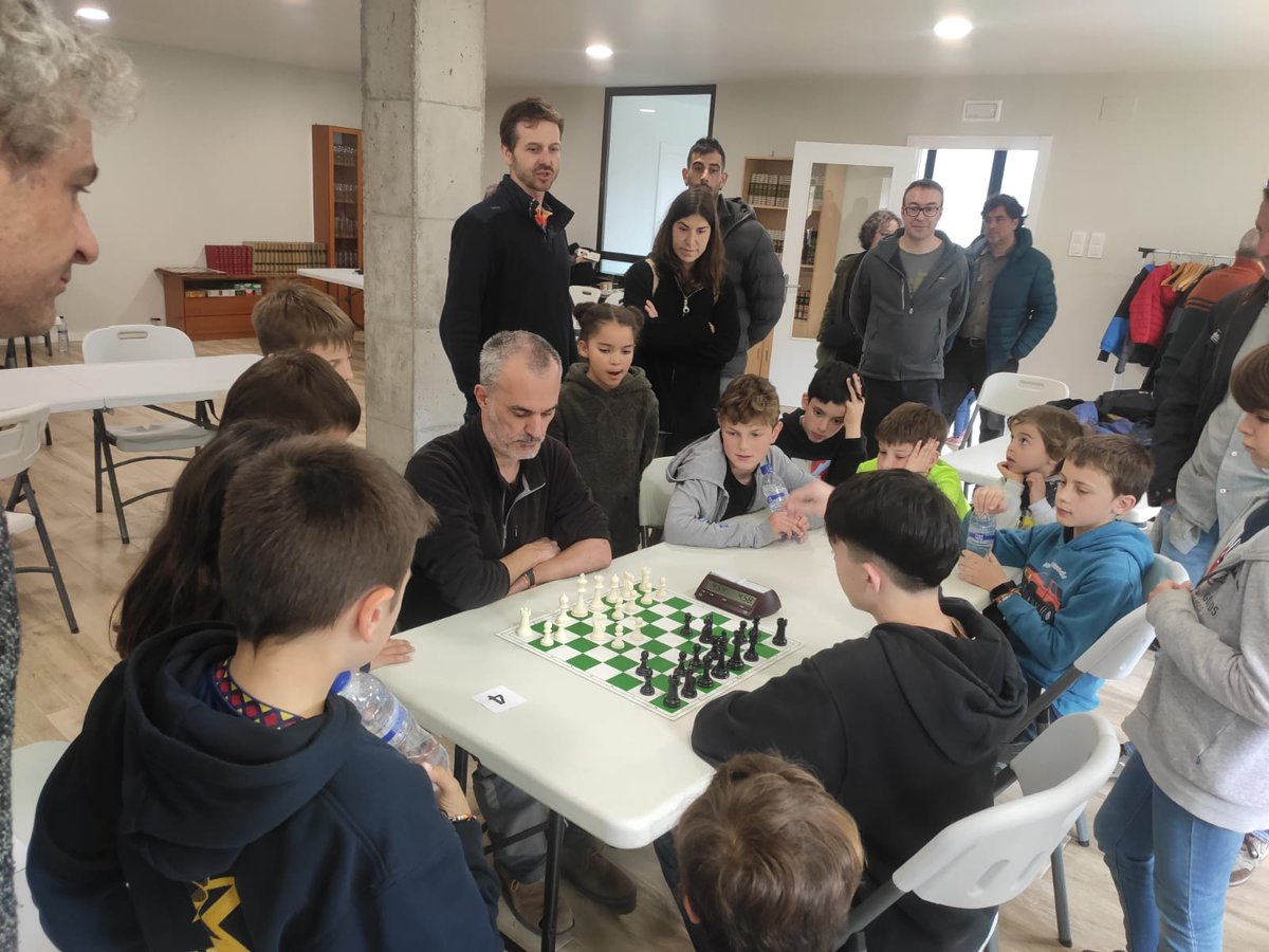 Joan Garriga Cabrera guanya el 7è Lord Escacs Sant Llorenç. Es va disputar dissabte amb 32 participants. Martí García va quedar 2n i Jordi Freixas, 3r. En categoria infantil s’ha imposat Martí Balagué; Josep Viladrich (aleví); Roc Soldevila (benjamí) i Ramon Garriga (prebenjamí)