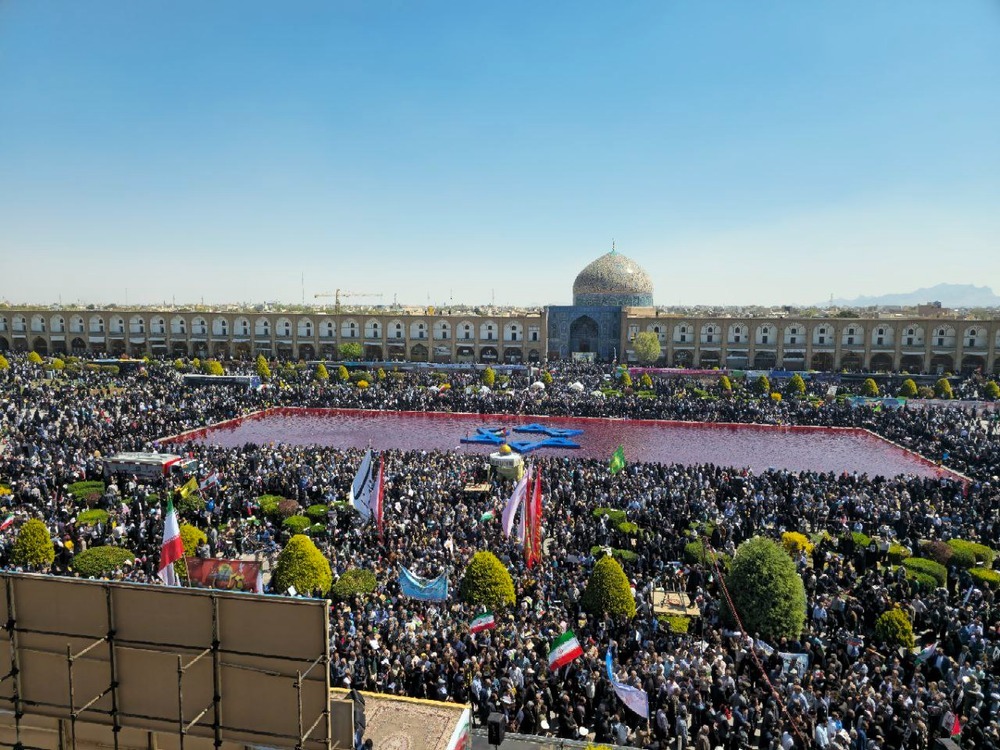 این شما و این مردم اصفهان که همیشه یاوران آزادگان جهان هستند چه در فضای مجازی، چه در فضای حقیقی #طوفان_الاحرار #آزادی_قدس