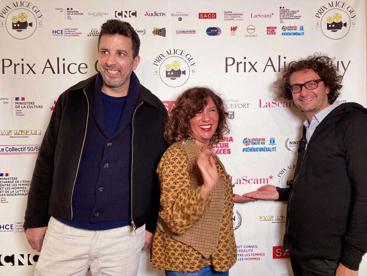 🏆 #Prix | La Scam dote et remet le @PrixAliceGuy 2024, pour la première fois attribué à un documentaire, à Kaouther Ben Hania pour son film « Les Filles d’Olfa » ! Merci à la réalisatrice, à @jour2fete et @alphonsedoisnel de porter si haut les couleurs du #documentaire ✨