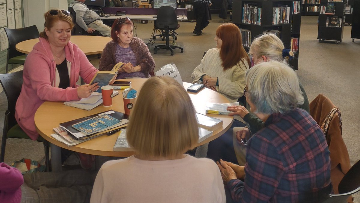 Looking for a way to stay on track with your reading goals? A #readinggroup is the solution for you. Reading groups are the perfect combination of social interaction and the celebration of reading. Find the full list of reading groups here salfordcommunityleisure.co.uk/libraries/read…