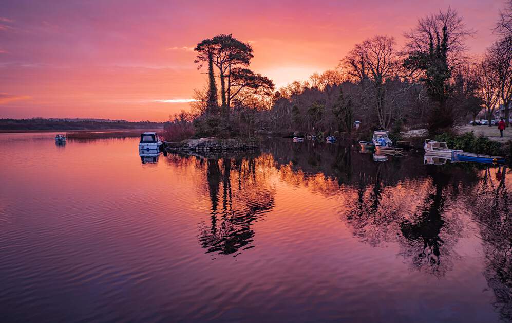 How beautiful are these pink skies? 💕💜 📍Garavogue River Trails, County Sligo 📸Eddie Lee #Sligo #WildAtlanticWay #FillYourHeartWithIreland #PinkSkies #SligoWalks #EdLeePhotography #SunsetViews #OutdoorAdventures