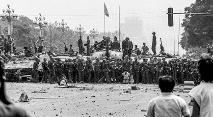 Whether protestors were killed at #TiananmenSquare Incident of 1976 was controversial. Wu Zhong, head of Beijing Garrison Command, insisted no one died. But Deng Xiaoping would later use charges otherwise to purge Wu Zhong.

@milesyu10 @ShengXue_ca @sohfangwei @wenzhaocomment