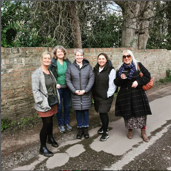 How lovely is this? @CLYork4 had a team walk and lunch this week to say goodbye to a team member. 🧡💙 What a great way to bond and support wellbeing. 🚶‍♀️🚶‍♂️ #Nature #TeamWalk #Wellbeing