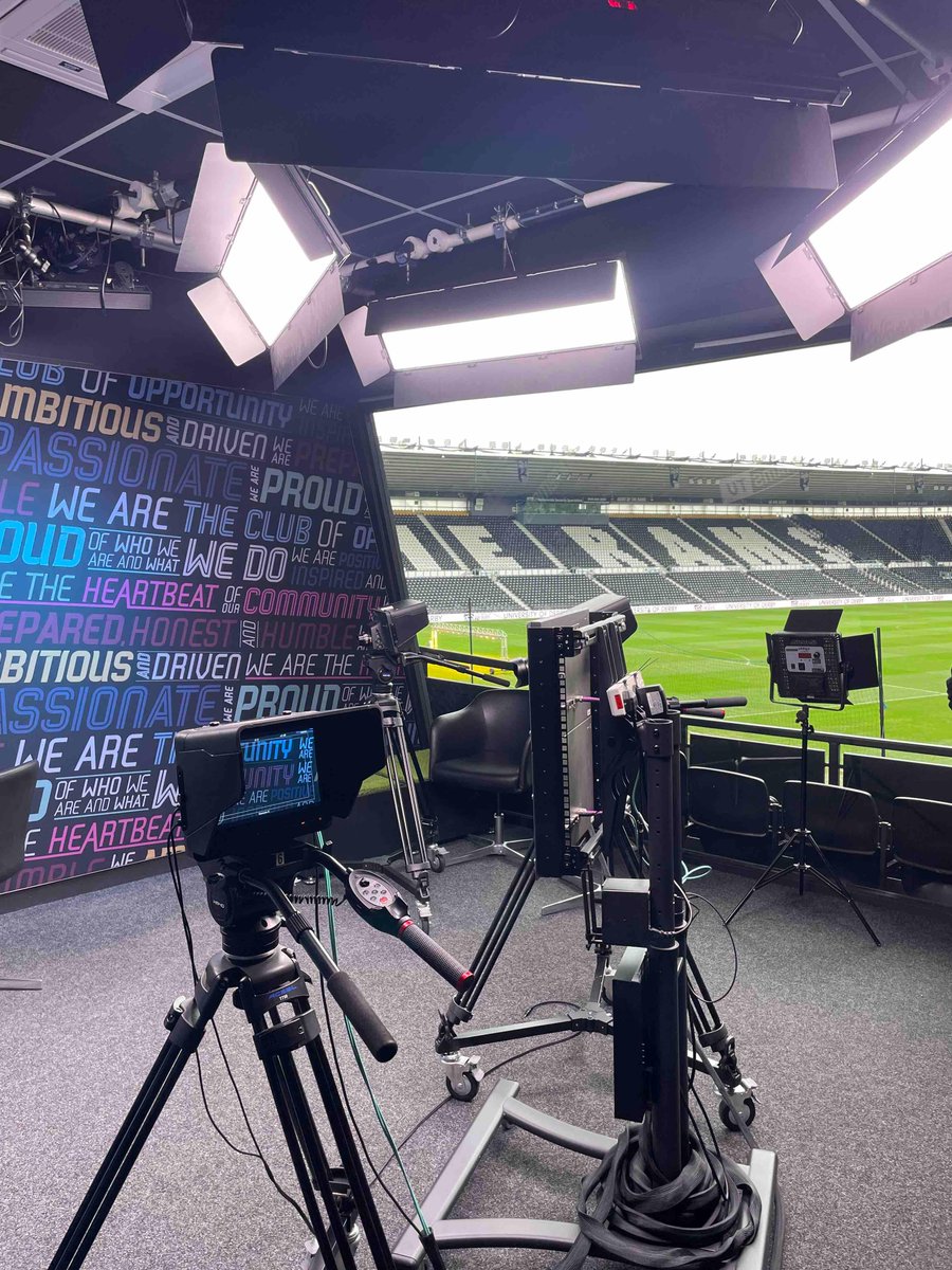 We had a great time at the football journalism offer holder event with @dcfcofficial!🐏 Applicants heard from CEO Stephen Pearce, Head Coach Paul Warne, Head of Lifelong Learning Lauren Asquith and Rams TV Host @OwenBradley for a glimpse into the world of professional sport.⚽🎤