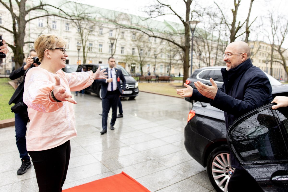 Happy to welcome my dear friend @Denys_Shmyhal in Vilnius. Reassured that 🇺🇦 can count on 🇱🇹 support, whatever victory takes. Announced a new purchase of Lithuanian FPV drones for Ukraine and the launching of a Eur 15 mln rehabilitation & reintegration program for wounded…