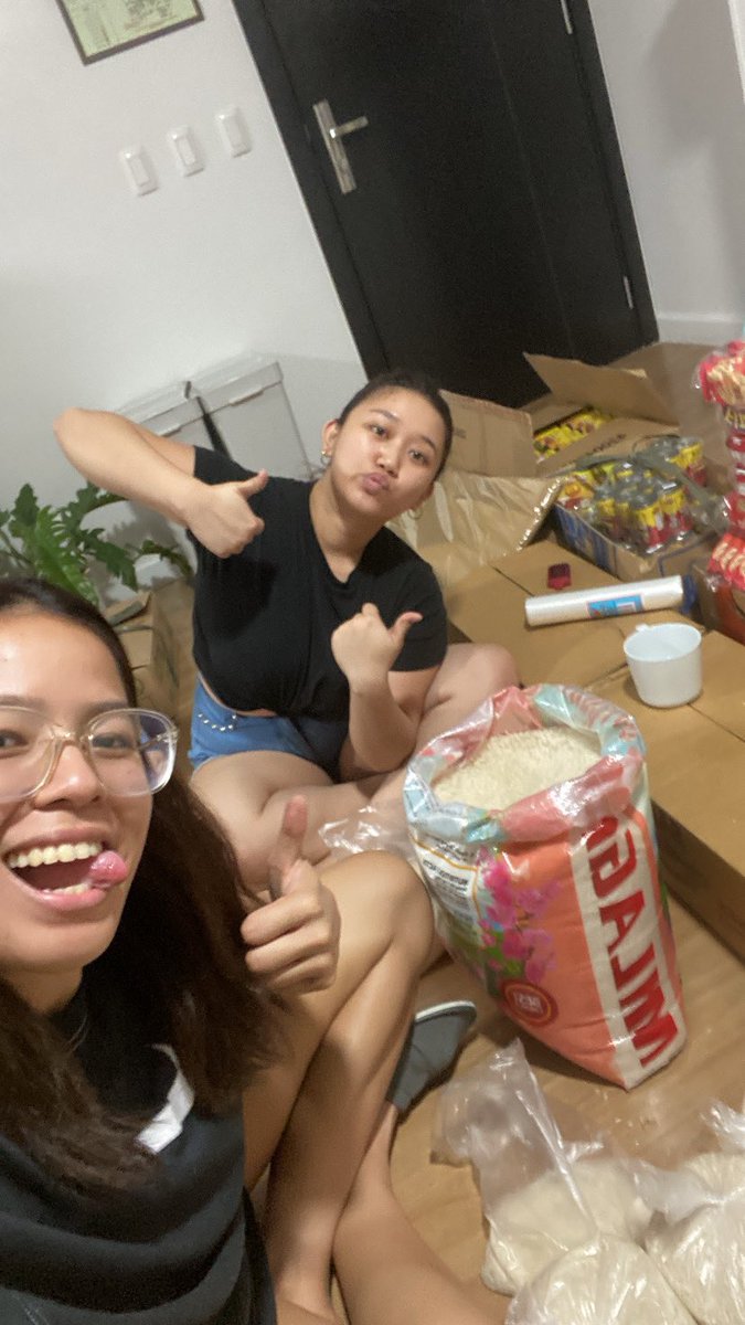 Call us the mother Packers haha emii @eyalaureee 100+ food packs done within the same day of doing the grocery. It was hella tiring, but seeing people's eyes light up with those smiles just made it all worth it. 🫶🏻