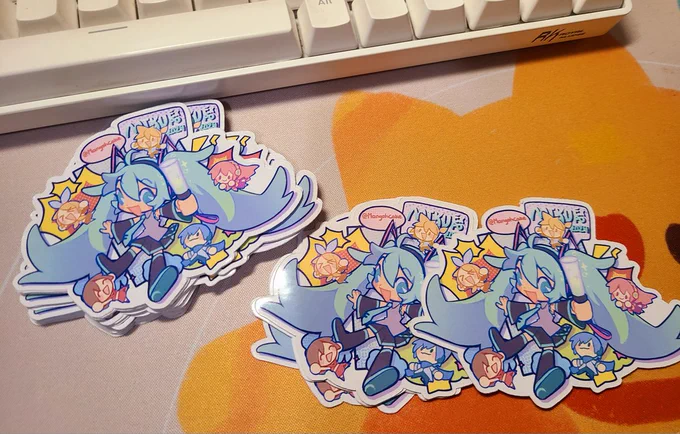 happy miku monday!! I made these freebie stickers to give out at #MIKUEXPO2024 San Jose tuesday show :3 i only have about 80 of these, so find me if you want one! 