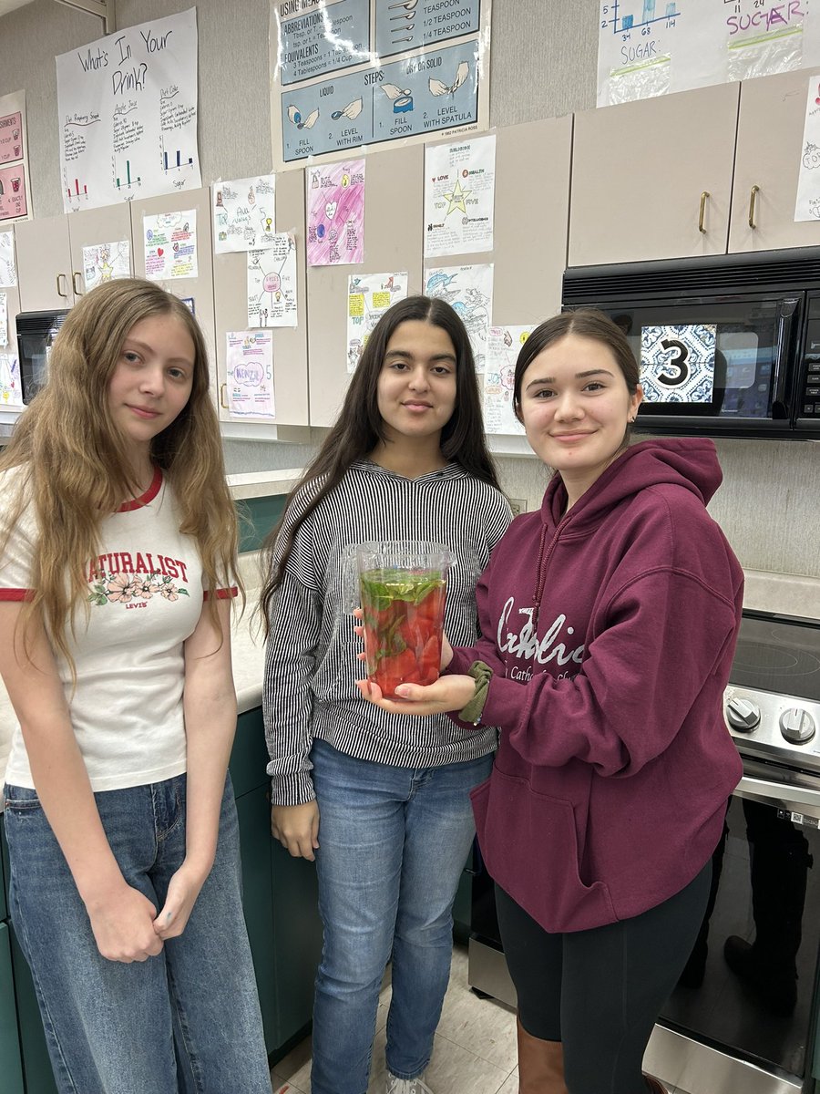 bms_electives's tweet photo. Did you know we are 70% water? Water makes up 83% of blood, 75% of brains and 90% of lungs. Water is vital. We created fruit infused water for a healthy alternative to soda. Watermelon Mint? 🍉 🌱 Strawberry Cucumber? 🥒 🍓 Strawberry Mint? 🍓 🌱 YES Please! https://t.co/wyCtDYmBFz