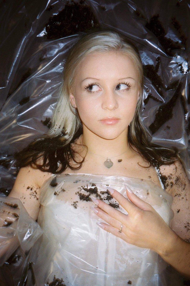 hayley crymble ☆ tweet media
