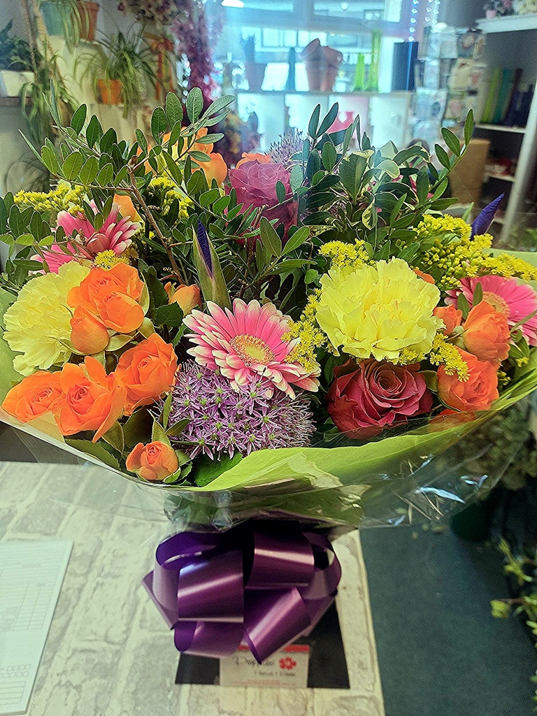 Brighten someone's day.  Beautiful Aqua Bouquet 
 #flower #flowerarrangement #floral  #flowerstagram #floristsandflower    #bouquet #florist #flowers #kinson #bournemouth #dorset #dorsetflowers  #familybusiness #smallbusinessuk #independentflorist l8r.it/2Uei