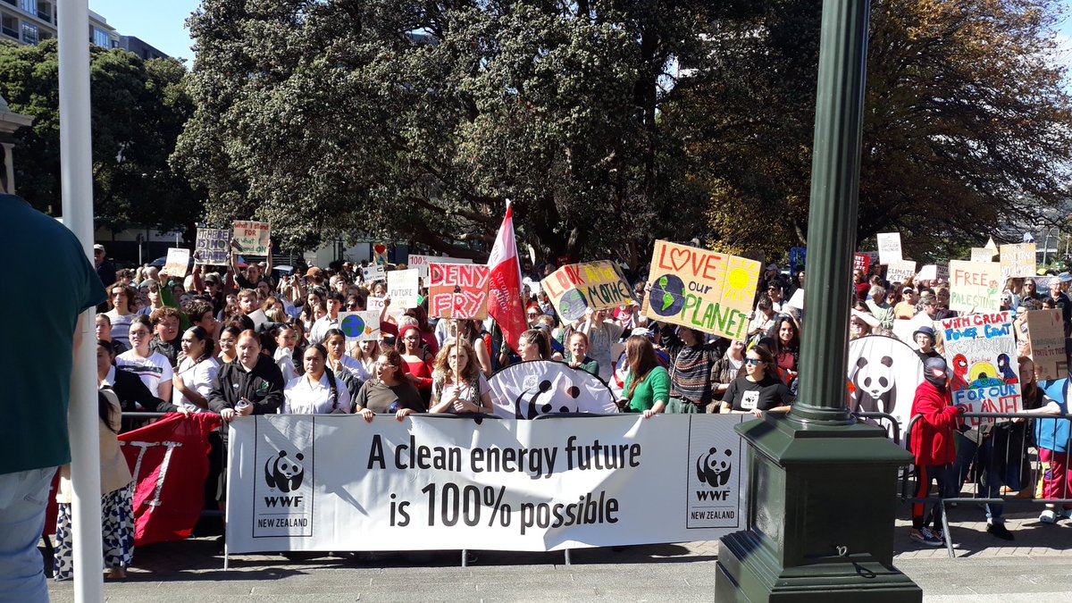 Fantastic to join the @ss4cnz movement today in Te Whanganui-a-Tara and see so many young New Zealanders who are passionate about the need for climate justice ✊🌎