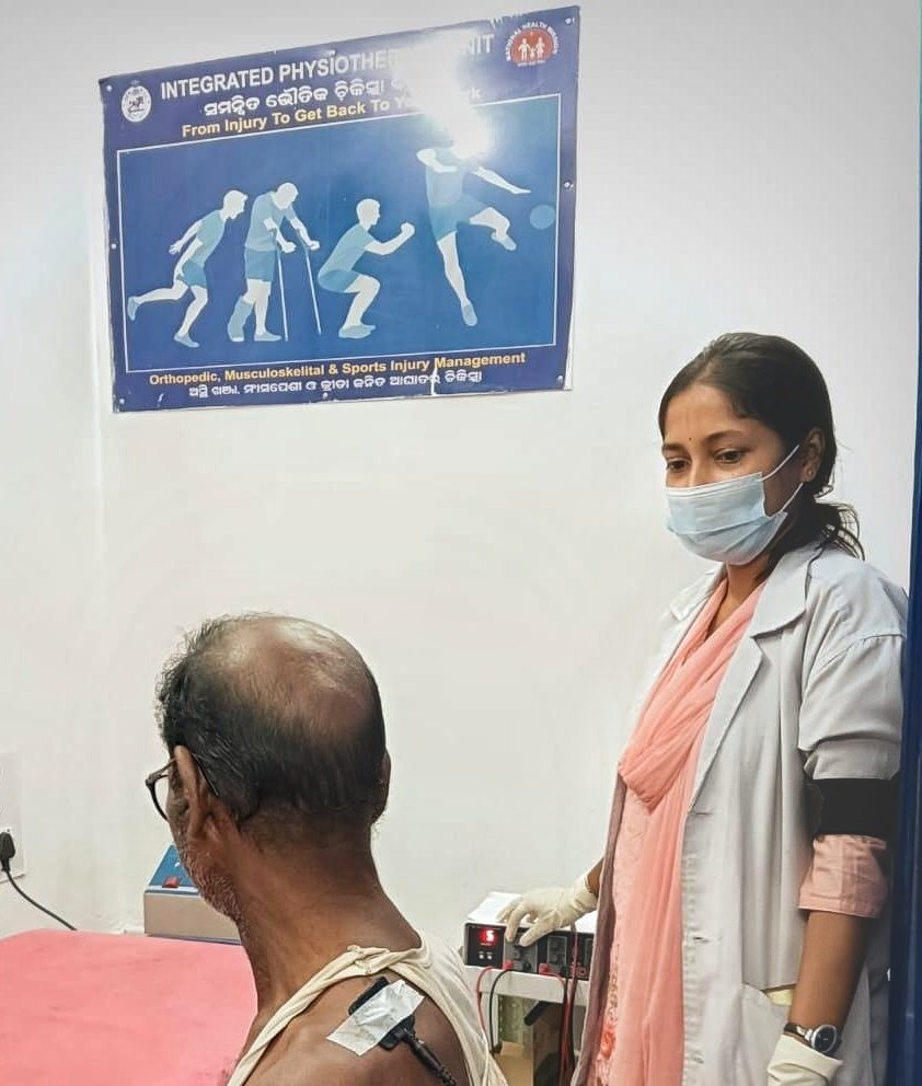 bararuchi1's tweet photo. Physiotherapists under NHM decided to serve with black badges as a negative result of IMC. #NHMPHYSIOSwithBLACKBADGES #demand4CADREandREGULARIZATION #AOPSA @HFWOdisha @HFWOdisha @IPR_Odisha @MoSarkar5T @Naveen_Odisha @SecyChief https://t.co/trIevN53VG