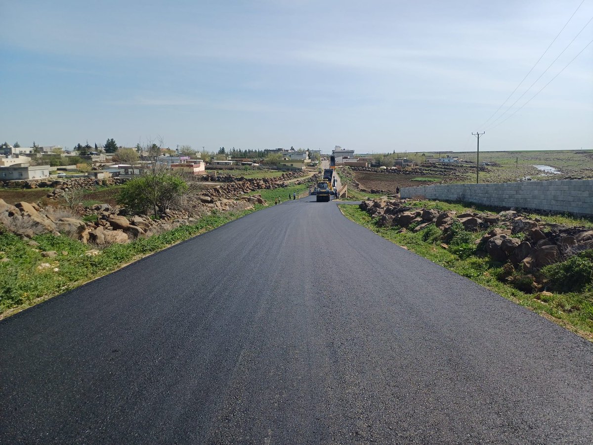 sanliurfabld's tweet photo. 📍Viranşehir

Sulutepe - Işıldar güzergâhında sıcak asfalt çalışmalarımız devam ediyor🚧

Kırsal yollarımızda otoban kalitesi hemşehrilerimize hayırlı olsun. https://t.co/aDILD8VzoE