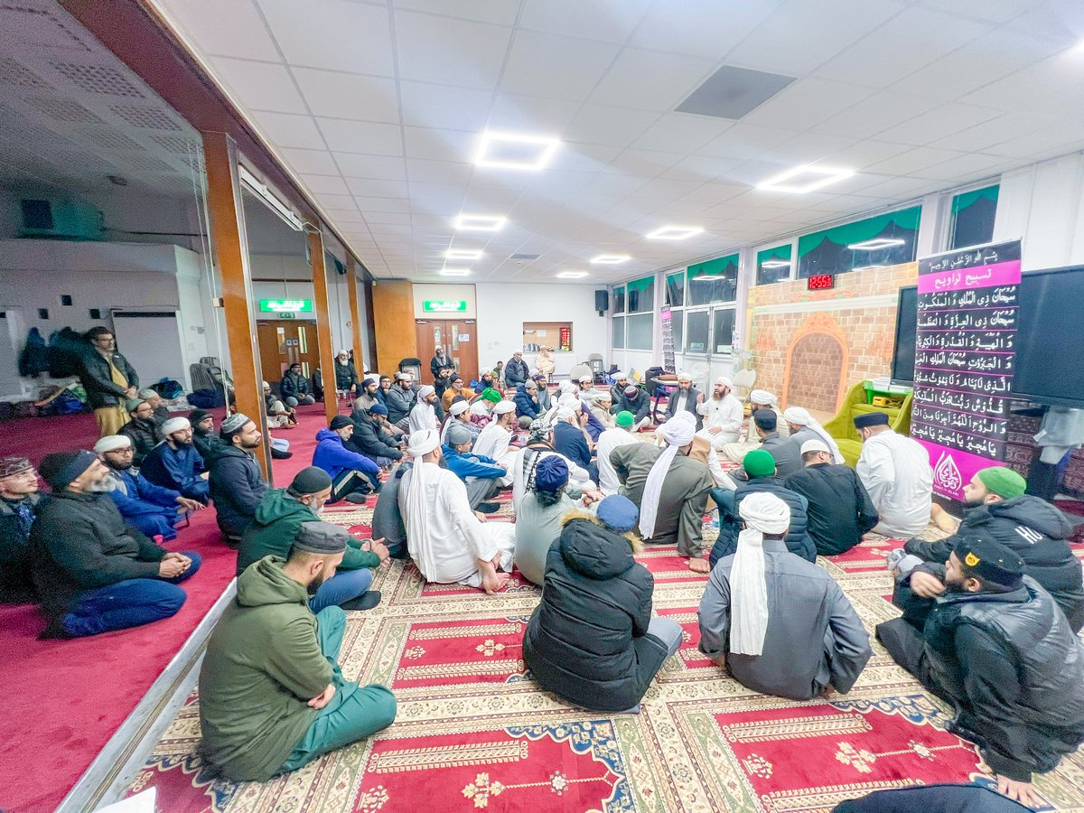 Reflecting under the Leicester moon🌙, our post-Taraweeh study circle held last night in Faizan-e-Madina Leicester UK.

An informative and interactive session discussing ways to deepen our understanding and strengthen our connection with Islam.

#Taraweeh #IslamicStudies…