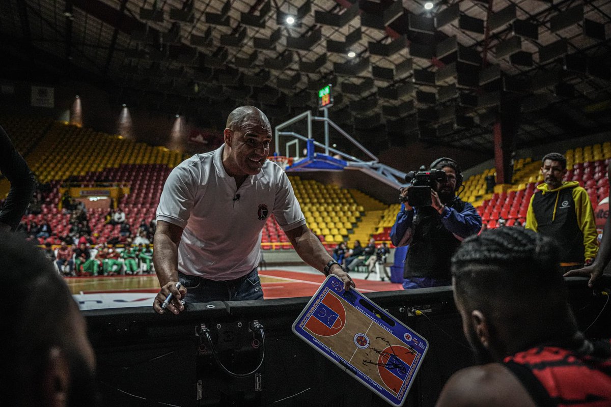 OrangeBallCol's tweet image. #ORANGENEWS MARCELO ZUBIRAN ES EL NUEVO HEAD COACH DE BÚCAROS EN LA NUEVA TEMPORADA  ¡CONOCE MÁS DEL COACH URUGUAYO! @coachzubiran 
  orangeball.co/marcelozubiran…… #basketball #baloncestocolombiano