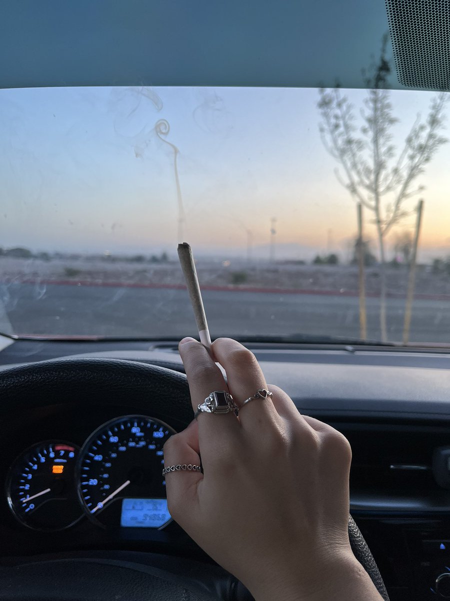 miakanaiko's tweet photo. look at the little swirl of smoke https://t.co/fRCSrTWIKA