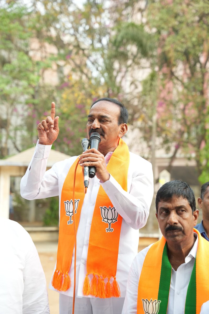 Eatala_Rajender's tweet photo. గాజులరామరం, ఆక్సిజన్ పార్క్ లో వాకార్స్ తో కలిసి మార్నింగ్ వాక్ లో పాల్గొనడం జరిగింది.
#ModiJiKaParivaar #BJP4Telangana #BJP4India #ModiHaiToMumkinHai #ModiAgainIn2024 #LokSabhaElections2024 #BJP4India #EatalaRajender #Eatala4Malkajgiri #MPEatala #Eatala4BJP #malkajgiriconstituency #malkajgirimp
#ModiGuranteeEatalaSurety