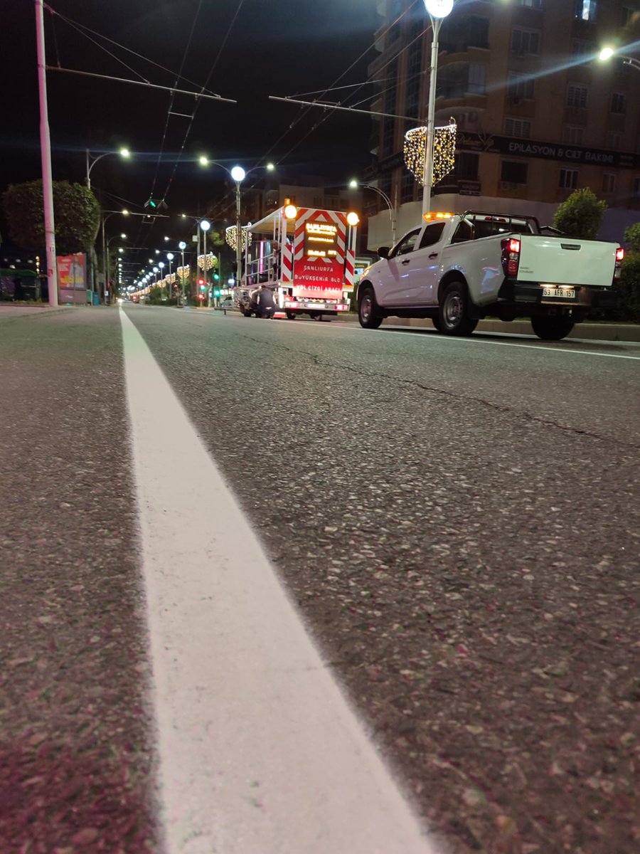 sanliurfabld's tweet photo. Yol çizgi çalışmaları ve trafik güvenliği uygulamalarımız aralıksız sürdürülüyor🚧

Önceliğimiz; trafikte güvenliğiniz. https://t.co/vlqTJsVVWW