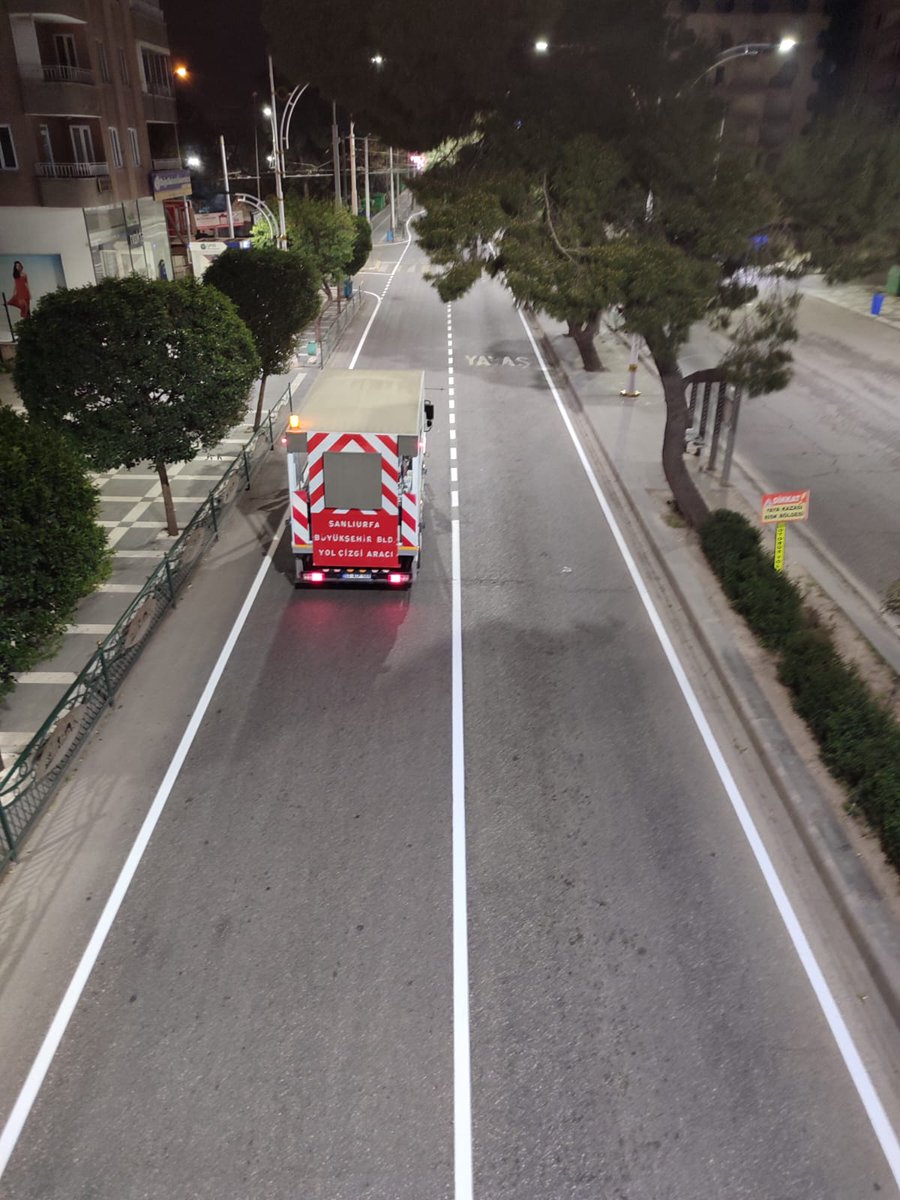 sanliurfabld's tweet photo. Yol çizgi çalışmaları ve trafik güvenliği uygulamalarımız aralıksız sürdürülüyor🚧

Önceliğimiz; trafikte güvenliğiniz. https://t.co/vlqTJsVVWW