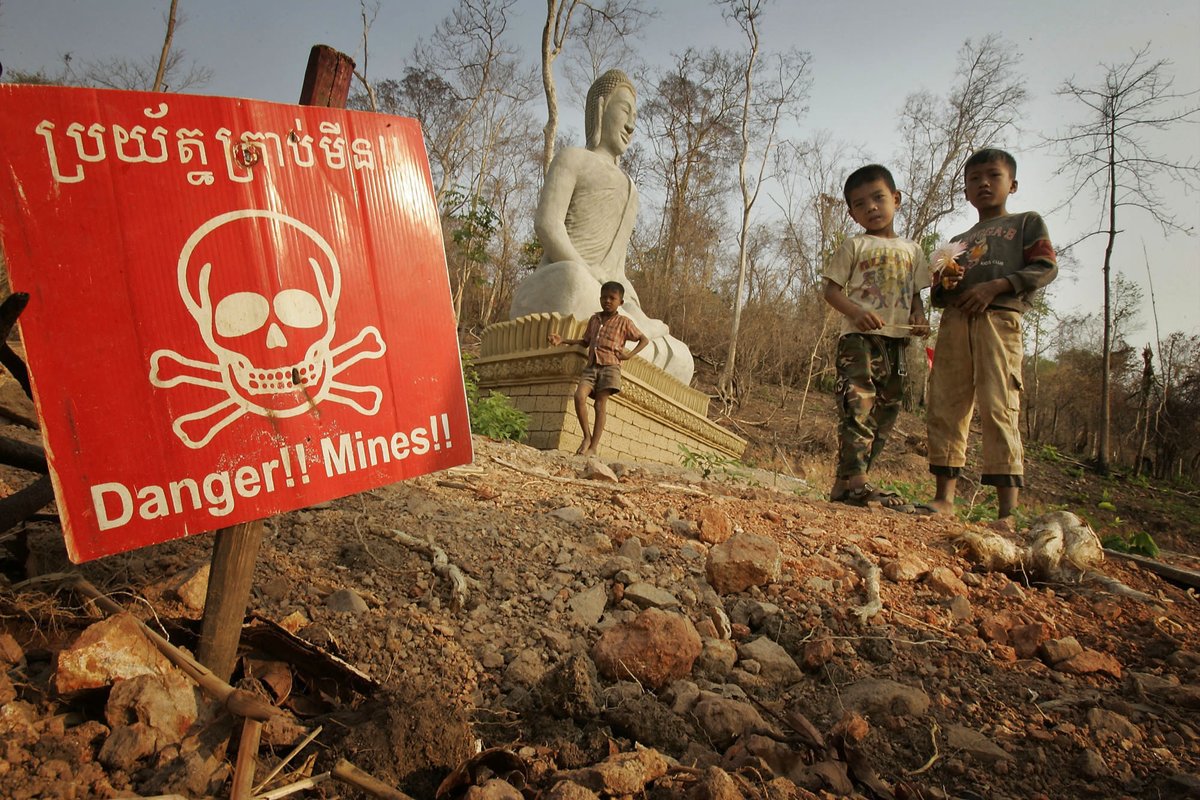 Landmines still maim, kill Cambodians decades after civil war’s end 👉 rfa.org/english/news/c… --- #RFAKhmer #Cambodia #HunManet #HunSen #InternationalDayforMineAwareness