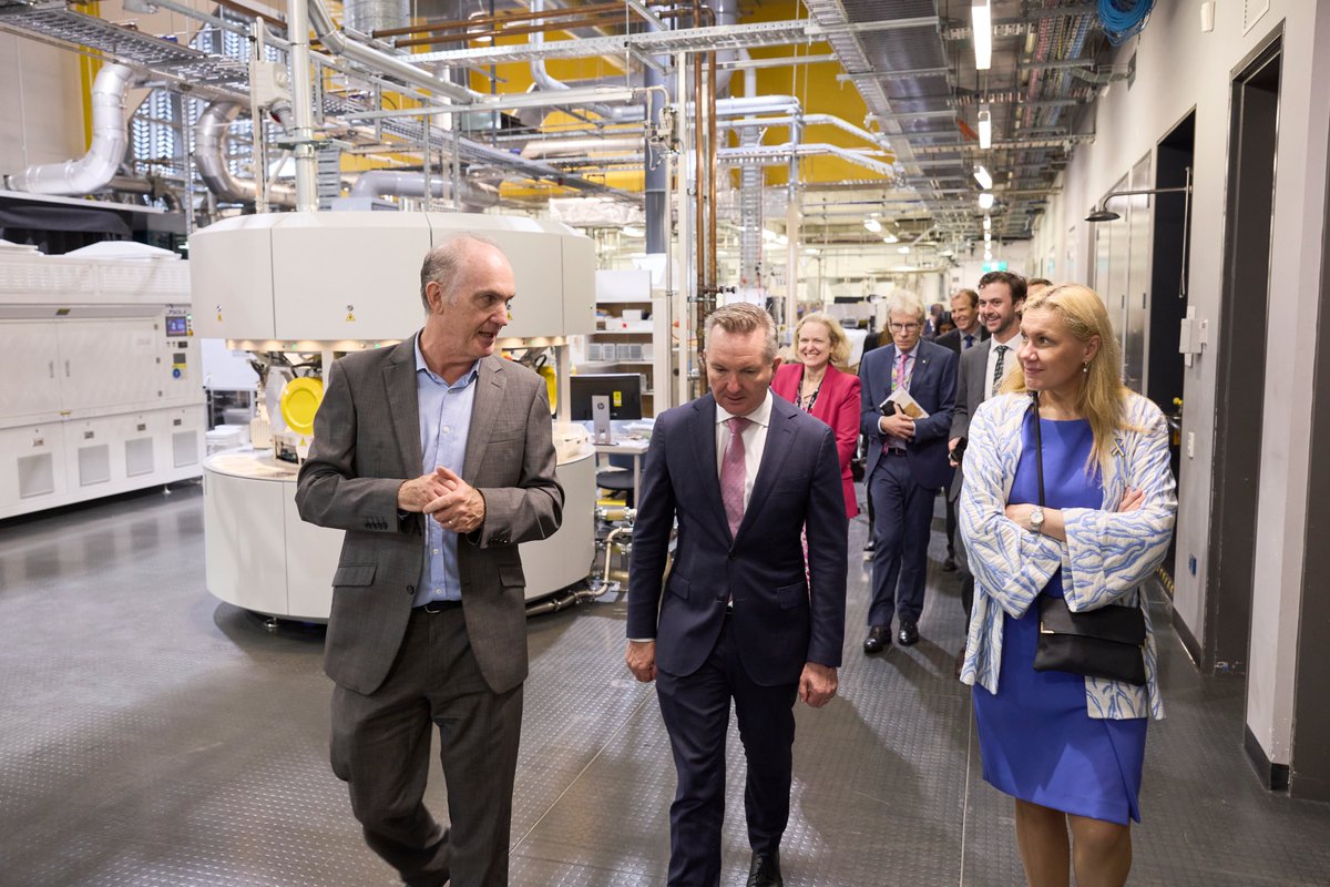 Yesterday, EU Energy Commissioner @KadriSimson and the Hon @BowenChris MP toured UNSW, including a visit to key energy R&D facilities in solar photovoltaics, green hydrogen and more. We wrapped up the tour with a visit to the record-holding Sunswift Racing car! ☀️⚡️