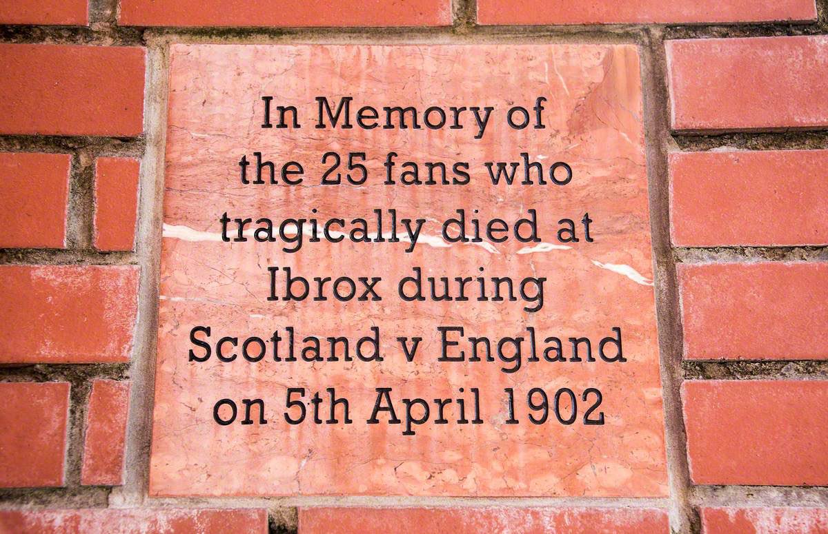 RFC_Michael_'s tweet image. Remembering the 25 supporters who tragically died and 500+ injured in the first Ibrox Disaster on this day in 1902.

Over 68,000 packed the terraces of the stadium to watch Scotland face England in the British Home Championships.

#AlwaysRemembered 💙