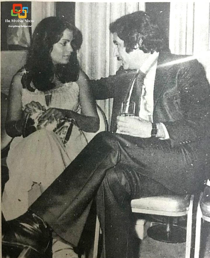 A treat for the fans of #ZeenatAman and #FerozKhan.  Clicked during a party, both are seen here engaged in a casual chat.
क्या देखते हो? सुरत तुम्हारी