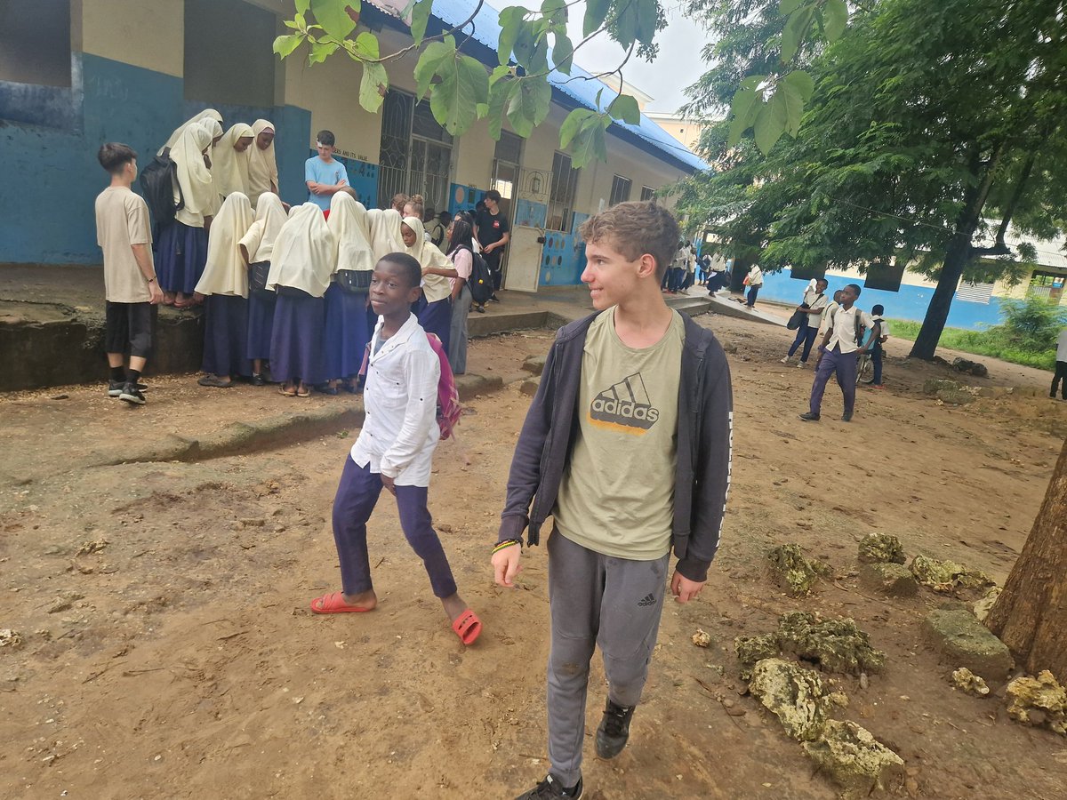 Applemore tweet media