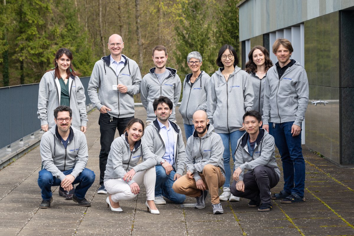 🐰🌼The easter bunny swapped chocolates for hoodies this year! Now we’re hopping into spring with style😎 #LifeatDECTRIS