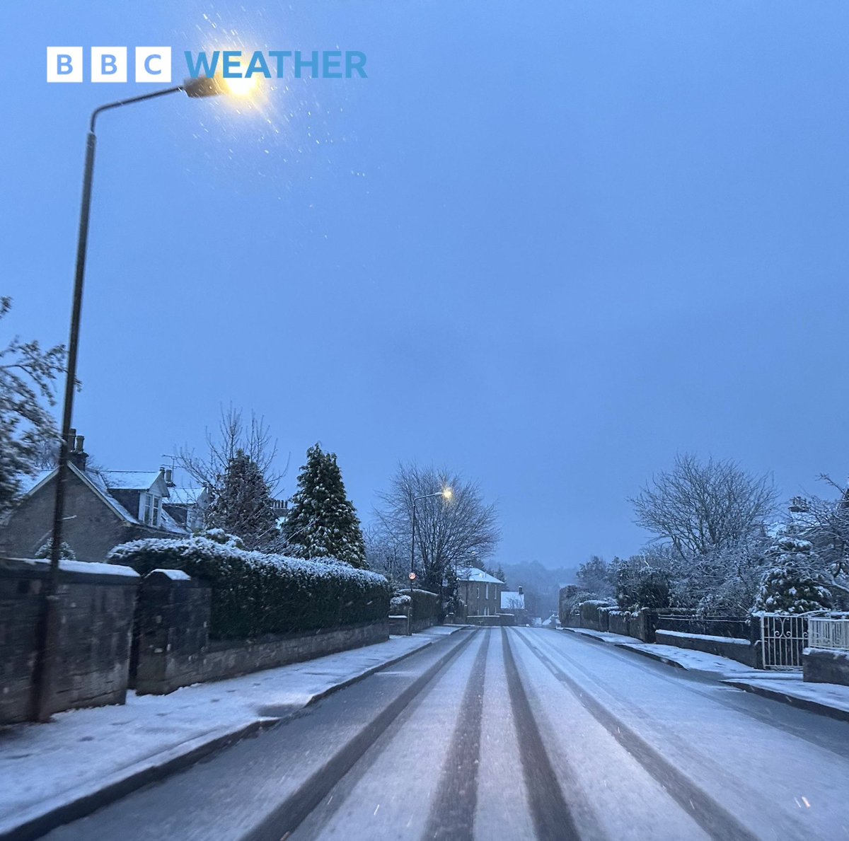 Morning 👋🏻 #Snow for some in Scotland this morning. By tomorrow though, some will see the highest temperatures since early-October at the same time as #StormKathleen brings widespread gales 📍Dunblane by Wellies-Glasgow