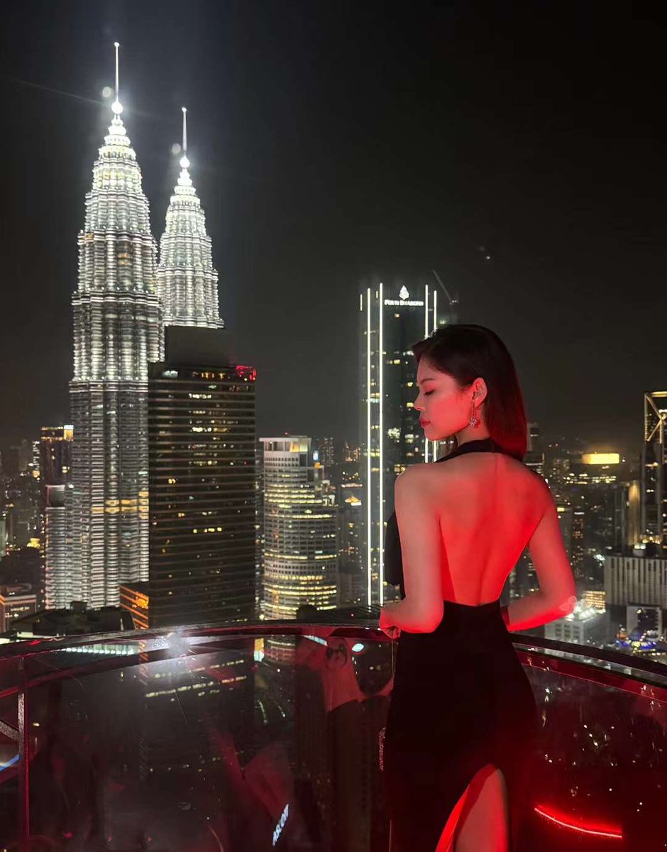 DateLinda's tweet photo. Malaysia 🖤 https://t.co/VqHItzy0qH
