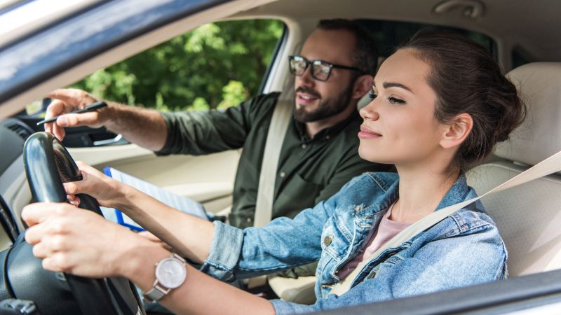 🚗 La plateforme 1jeune1solution informe de toutes les aides possibles pour financer le permis de conduire des moins de 25 ans. Pour en savoir plus : 👉️ service-public.fr/particuliers/a… #1jeune1solution #permisdeconduire #aidefinanciere @etudiantgouv @Jeunes_gouv