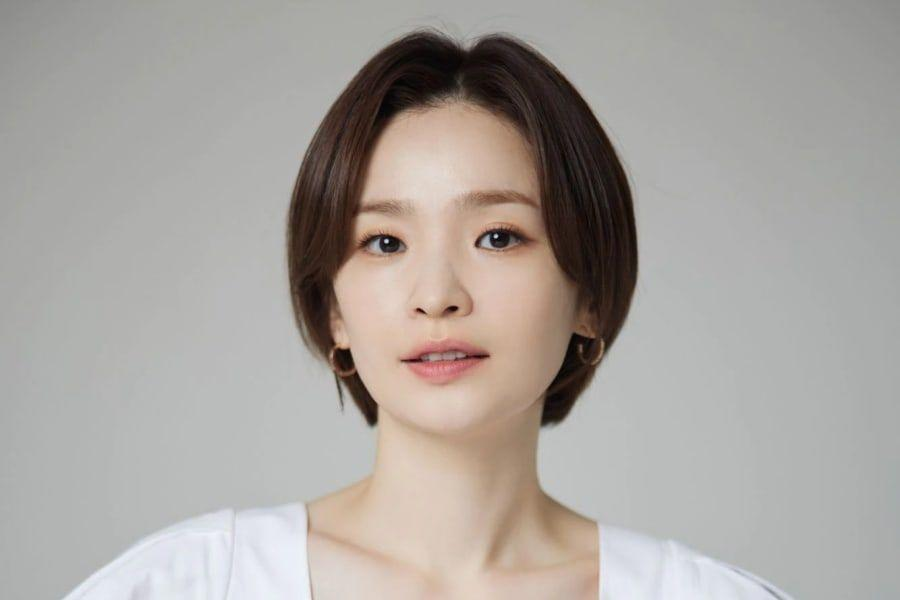 KDramaHandle's tweet photo. #JungYooMin reportedly cast in #JiSung and #JeonMiDo's SBS drama #Connection.

The drama follows an ace detective investigating the death of his friend and the web of connections surrounding it.

Broadcast in 2024. #KwonYul #커넥션 #지성 #전미도 #권율 #정유민 https://t.co/q5cVpKtvMK